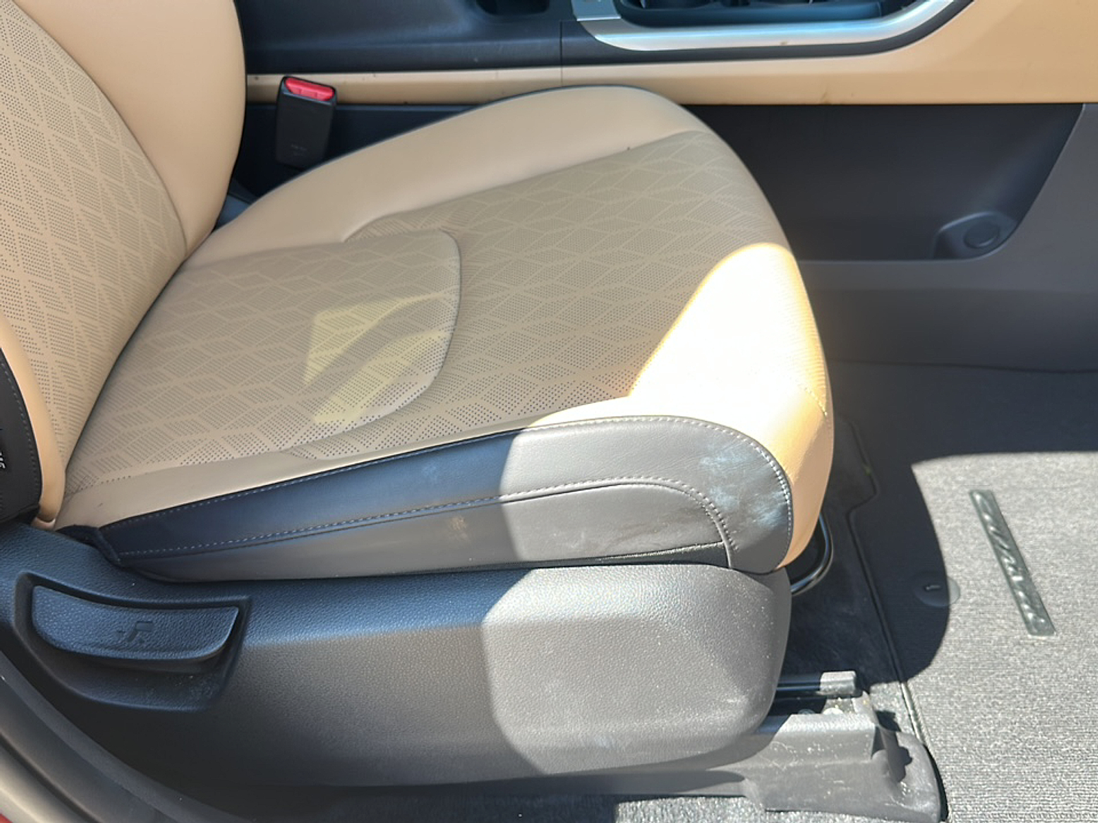 2024 Kia Carnival LX photo 11