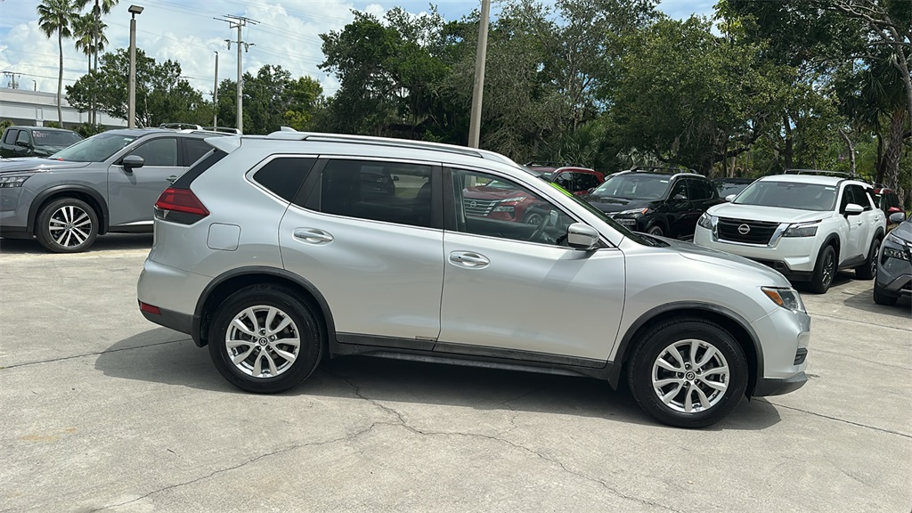 2018 Nissan Rogue SV photo 8