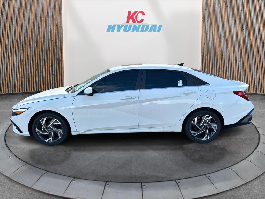 2025 Hyundai Elantra SEL Convenience photo 8