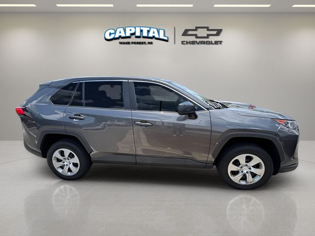 2022 Toyota RAV4 LE photo 6