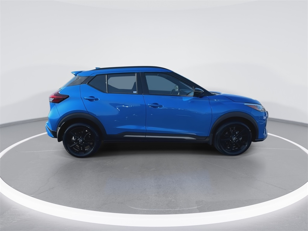 2024 Nissan Kicks SR photo 9