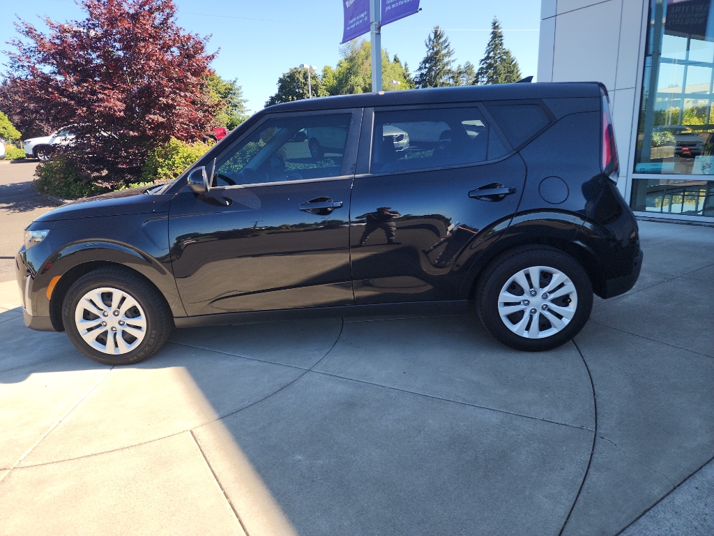 2023 Kia Soul LX photo 2
