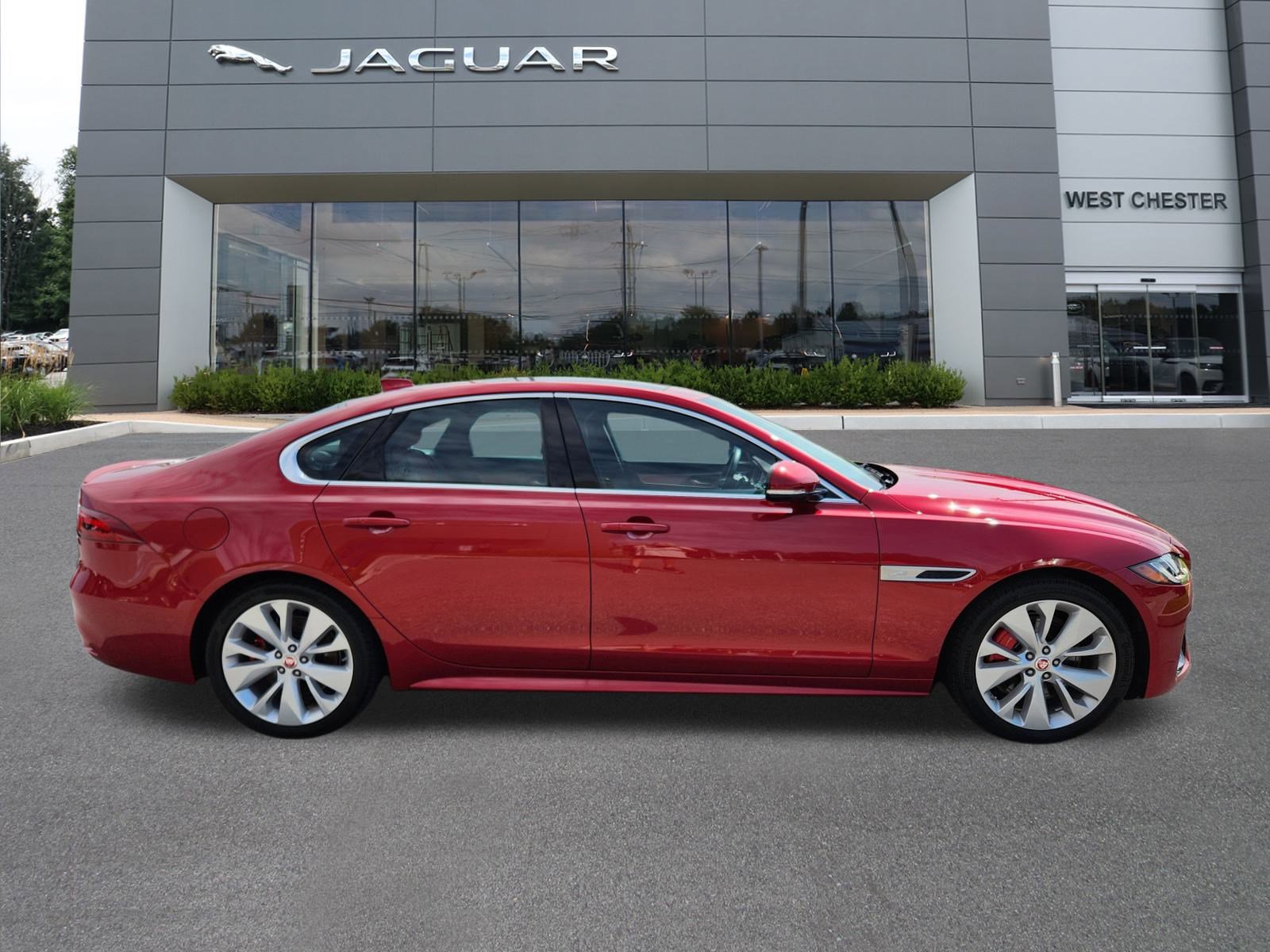 2022 Jaguar XF R-Dynamic SE photo 4