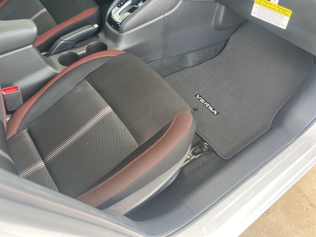2025 Nissan Versa 1.6 SR photo 20