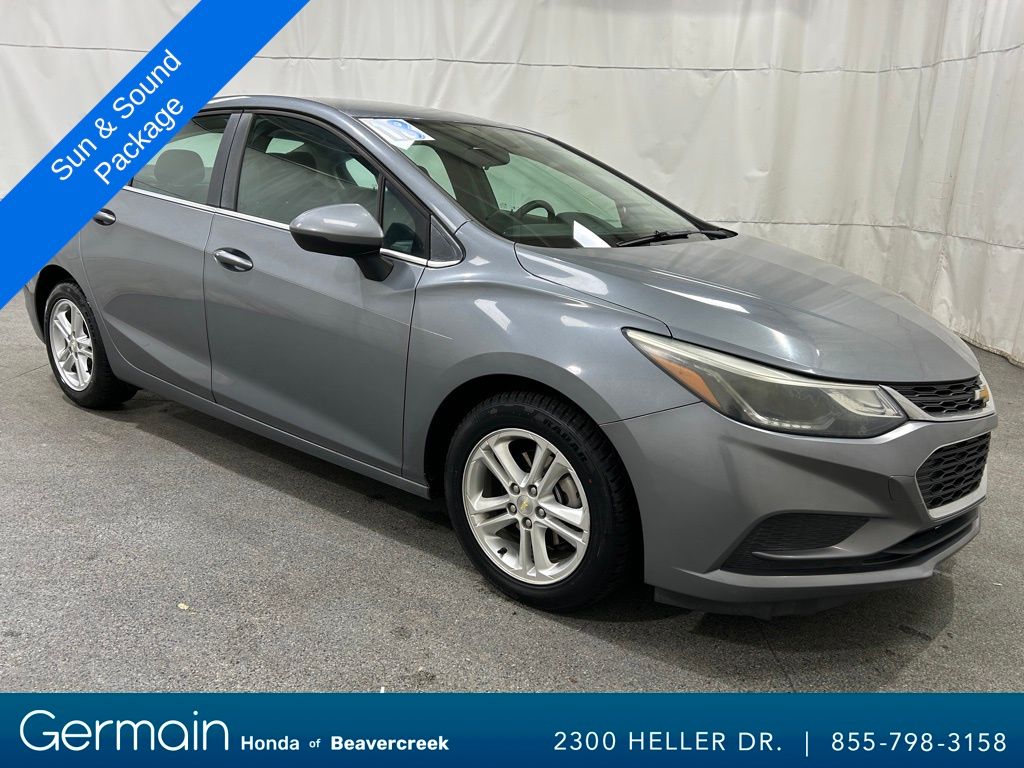 Used 2018 Chevrolet Cruze LT with VIN 1G1BE5SMXJ7151226 for sale in Beavercreek, OH