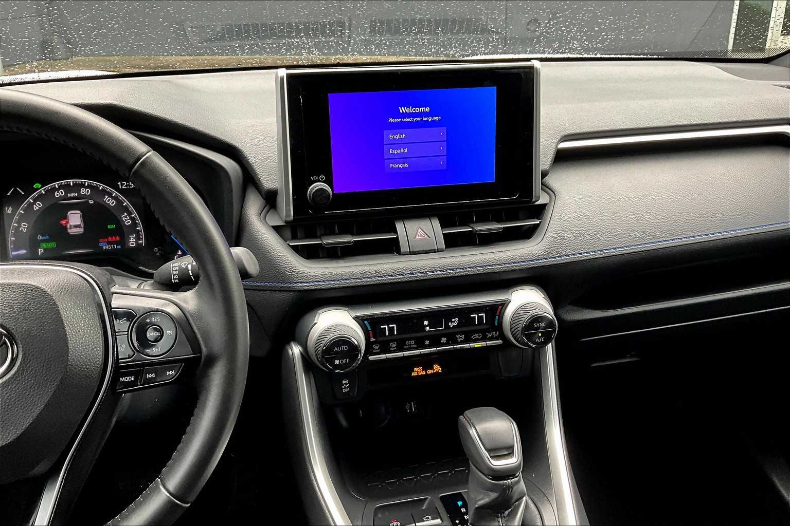 2024 Toyota RAV4 Hybrid SE photo 6