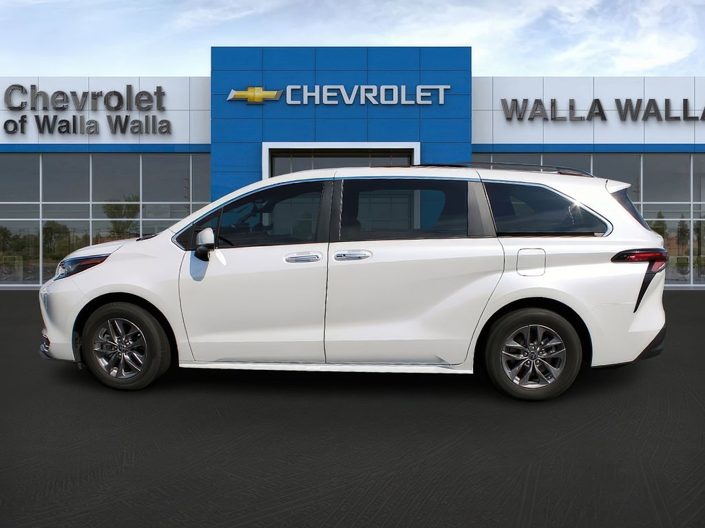 2023 Toyota Sienna XLE photo 4
