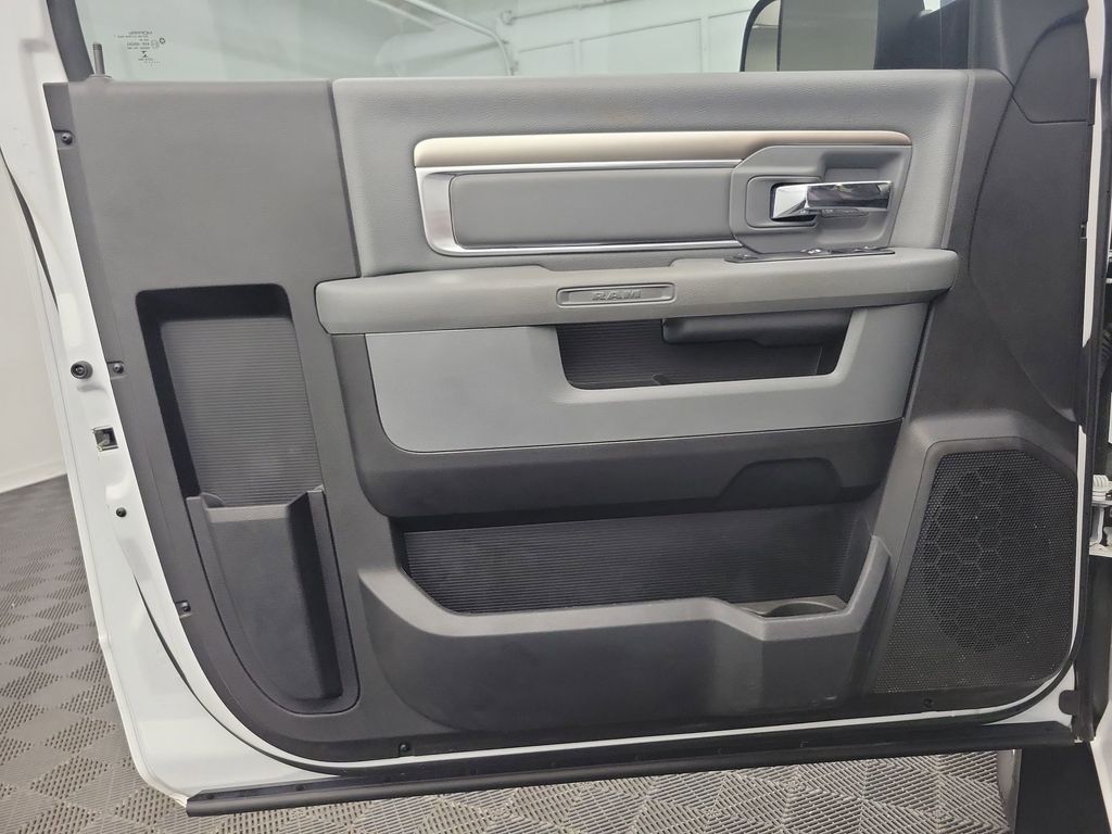 2017 Ram 2500 Tradesman photo 15
