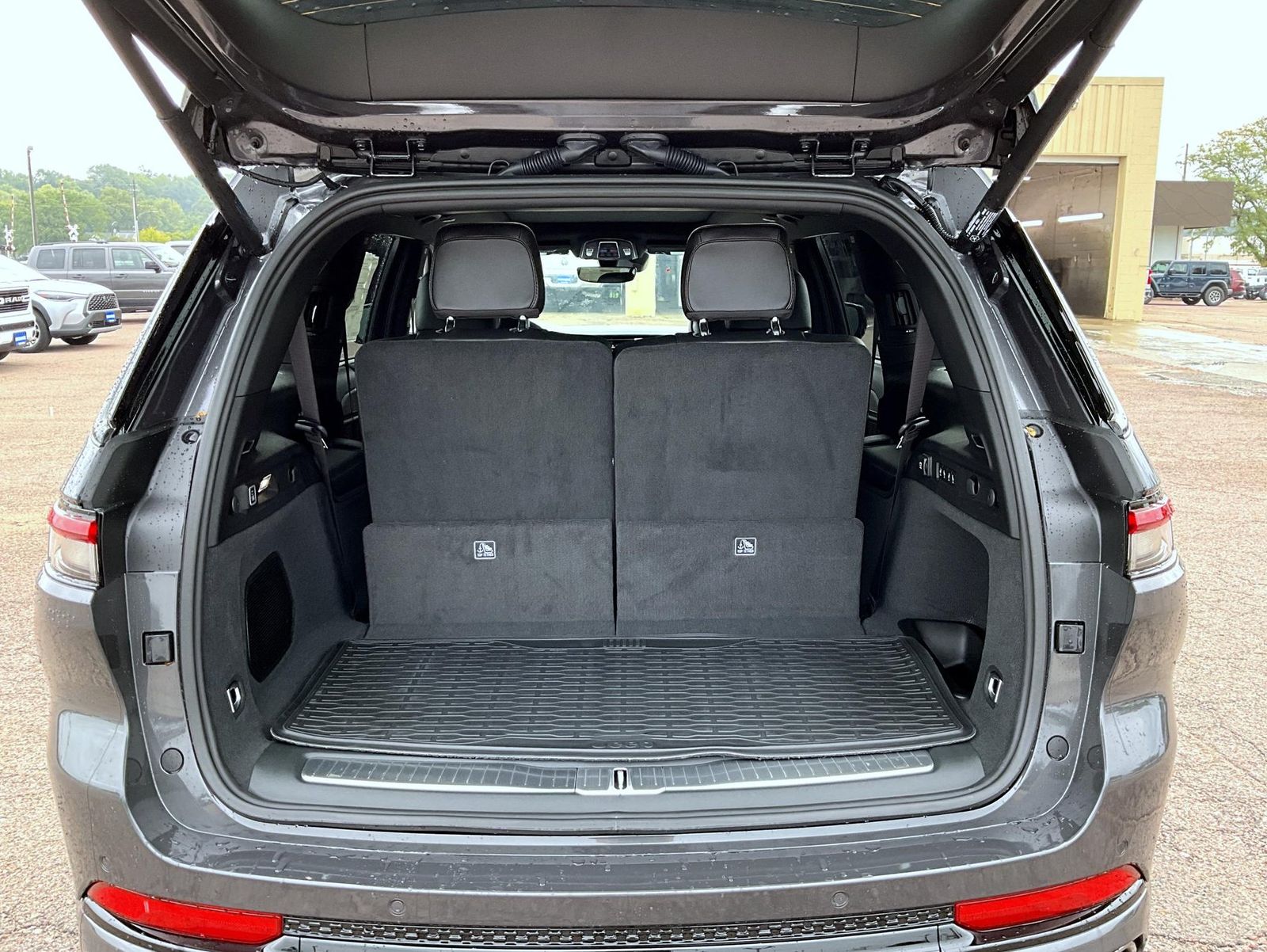2025 Jeep Grand Cherokee L Summit photo 8