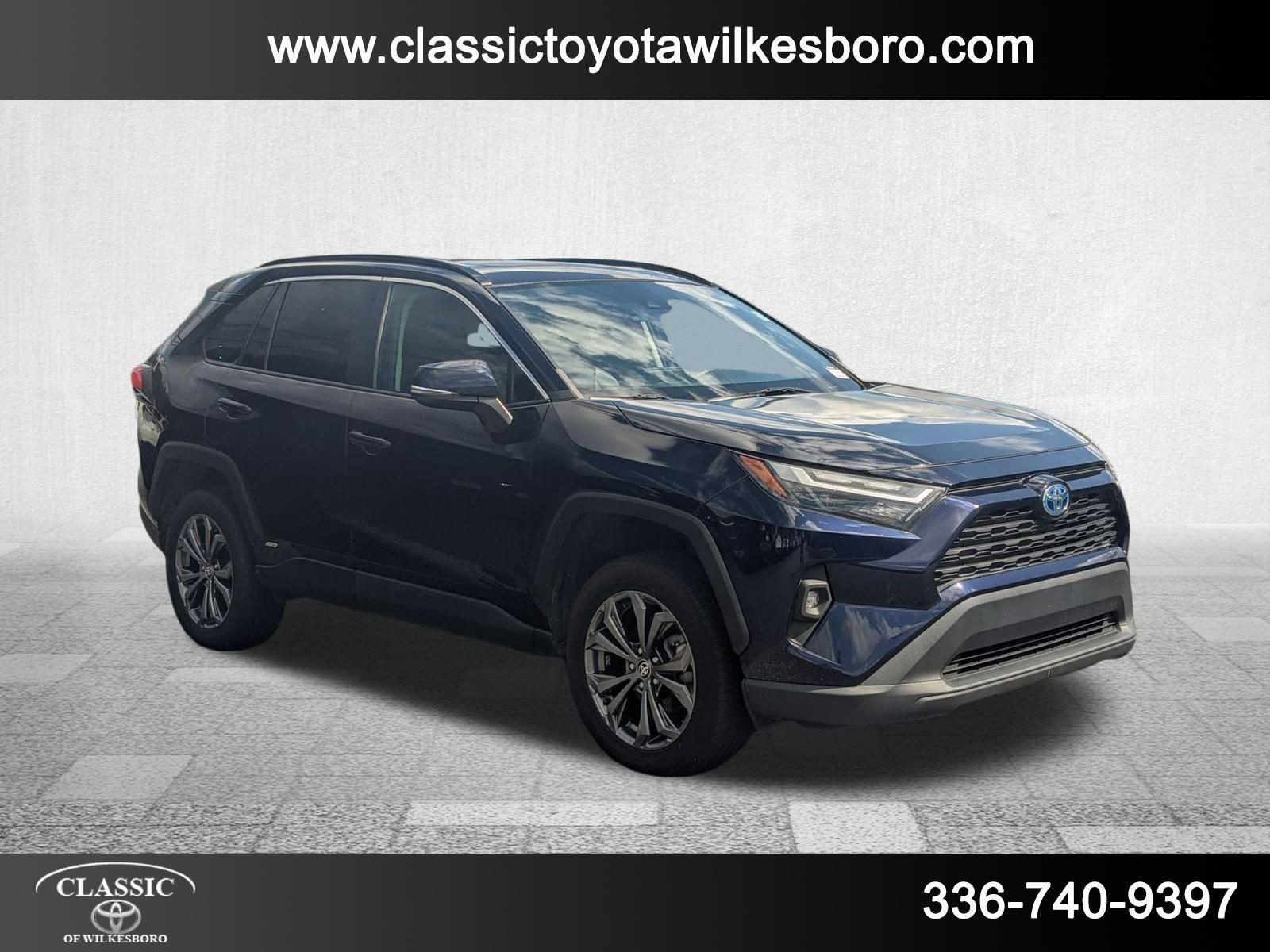 2022 Toyota RAV4 Hybrid XLE Premium photo 3