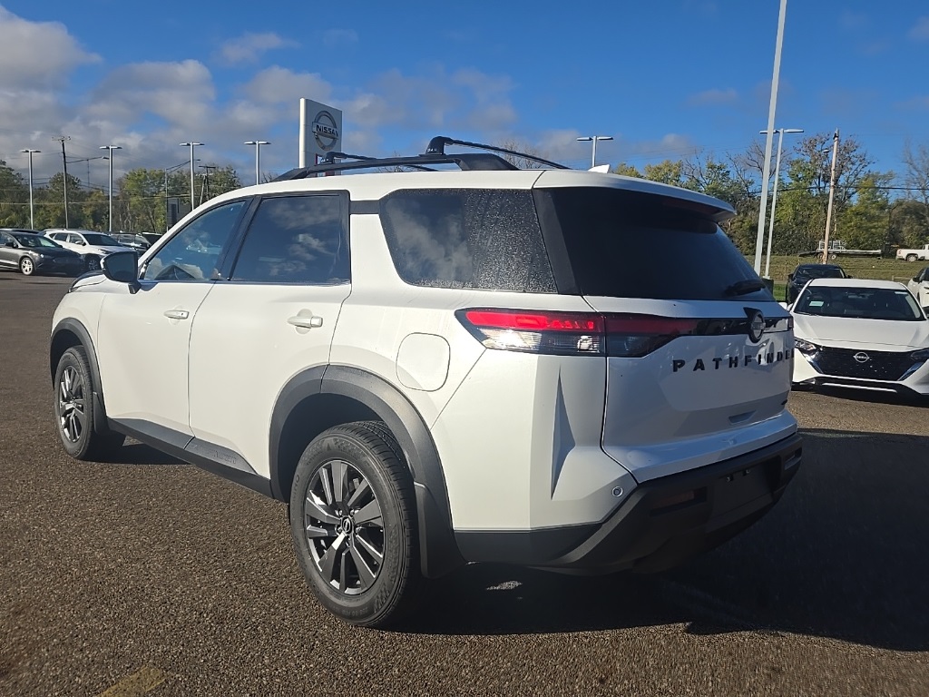 2025 Nissan Pathfinder SV photo 4