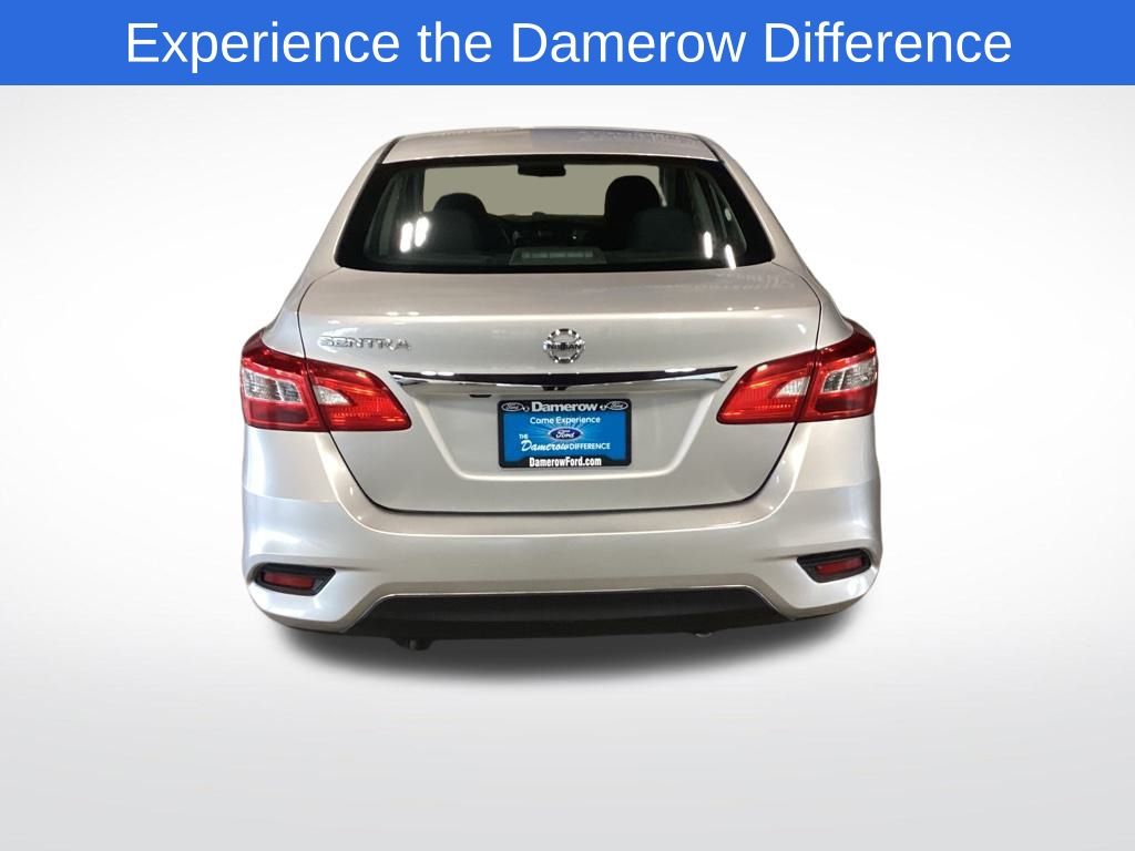 2019 Nissan Sentra S photo 4
