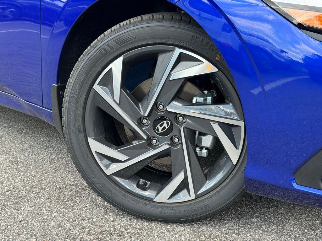 2025 Hyundai Elantra SEL Sport photo 4