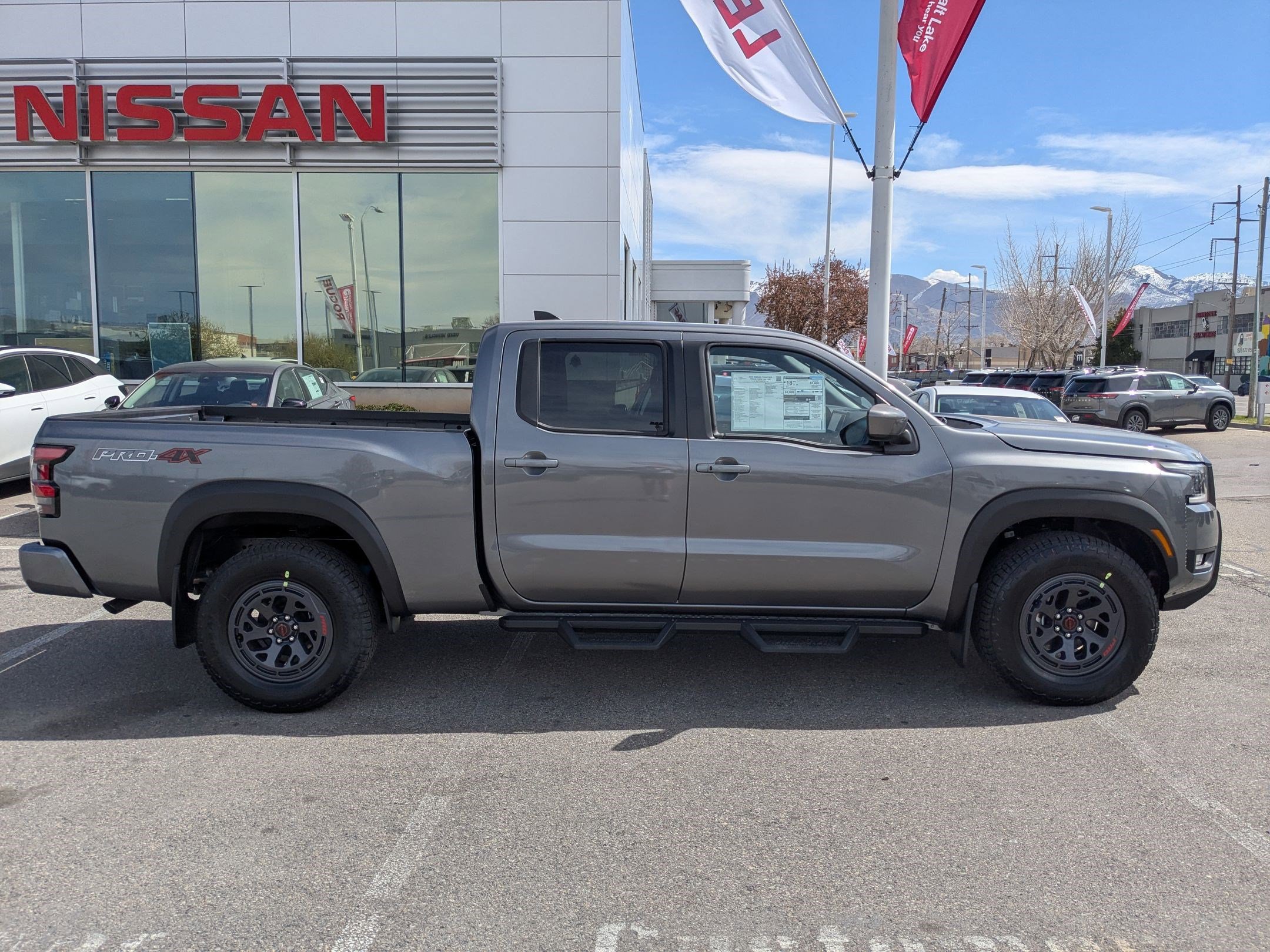 2025 Nissan Frontier PRO-4X photo 2