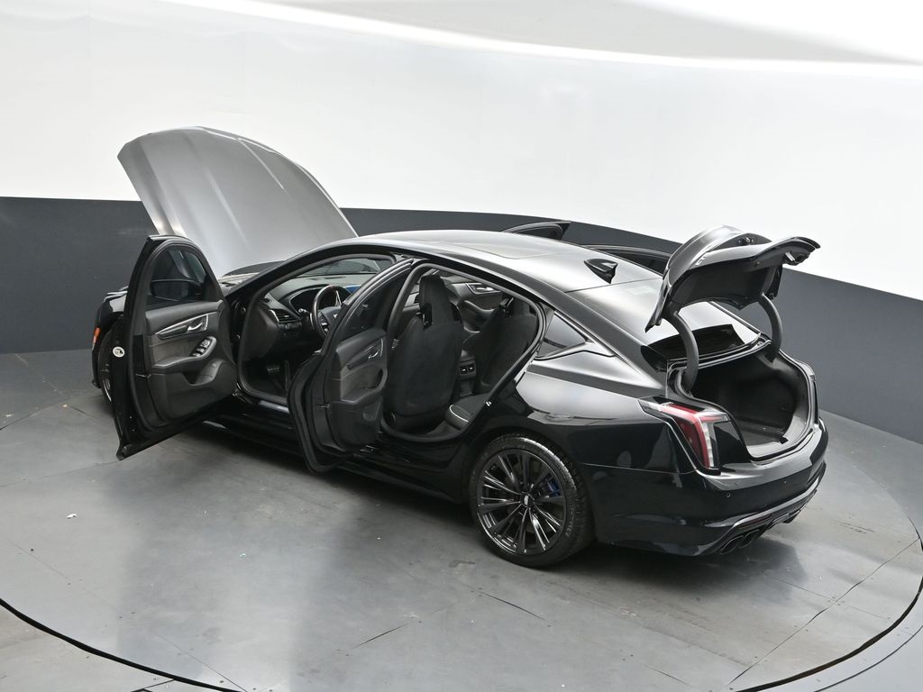 2024 Cadillac CT5 V photo 2