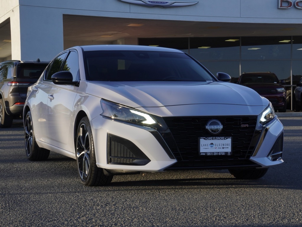 2024 Nissan Altima SR's photo
