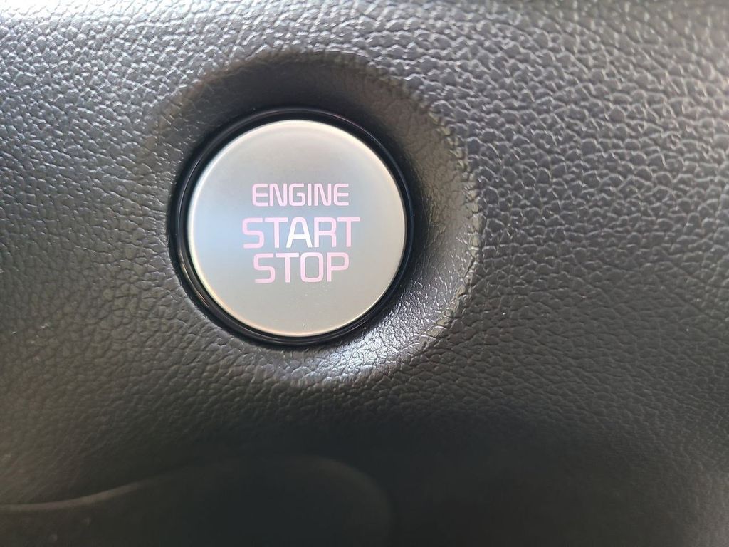 2025 Kia Sorento S photo 27