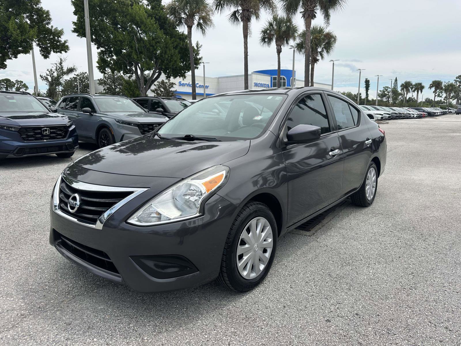 2015 Nissan Versa SV Sedan photo 6