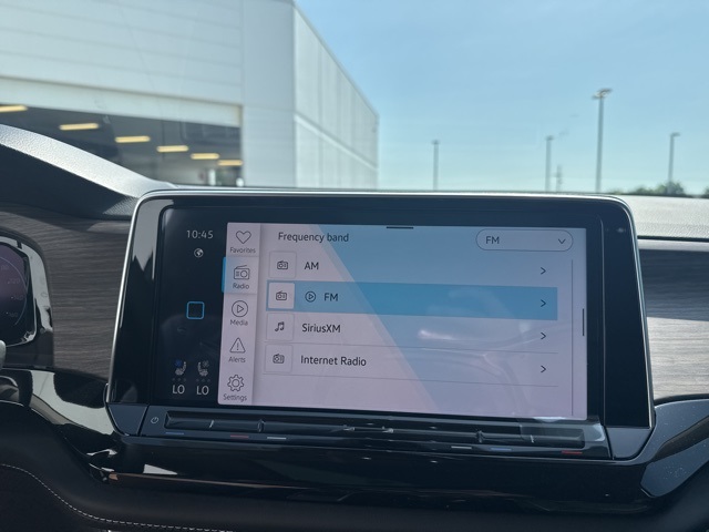 2025 Volkswagen Atlas SEL photo 21