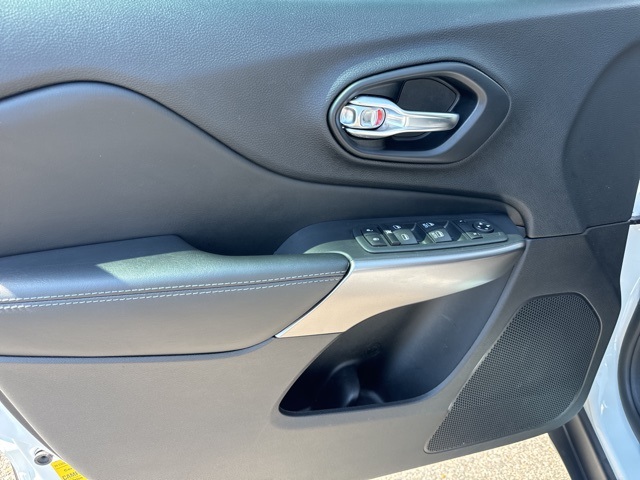 2021 Jeep Cherokee Latitude photo 10