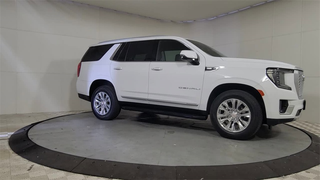2023 GMC YUKON - Image 9