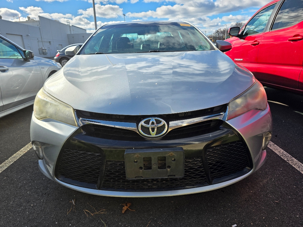2016 Toyota Camry XLE photo 2