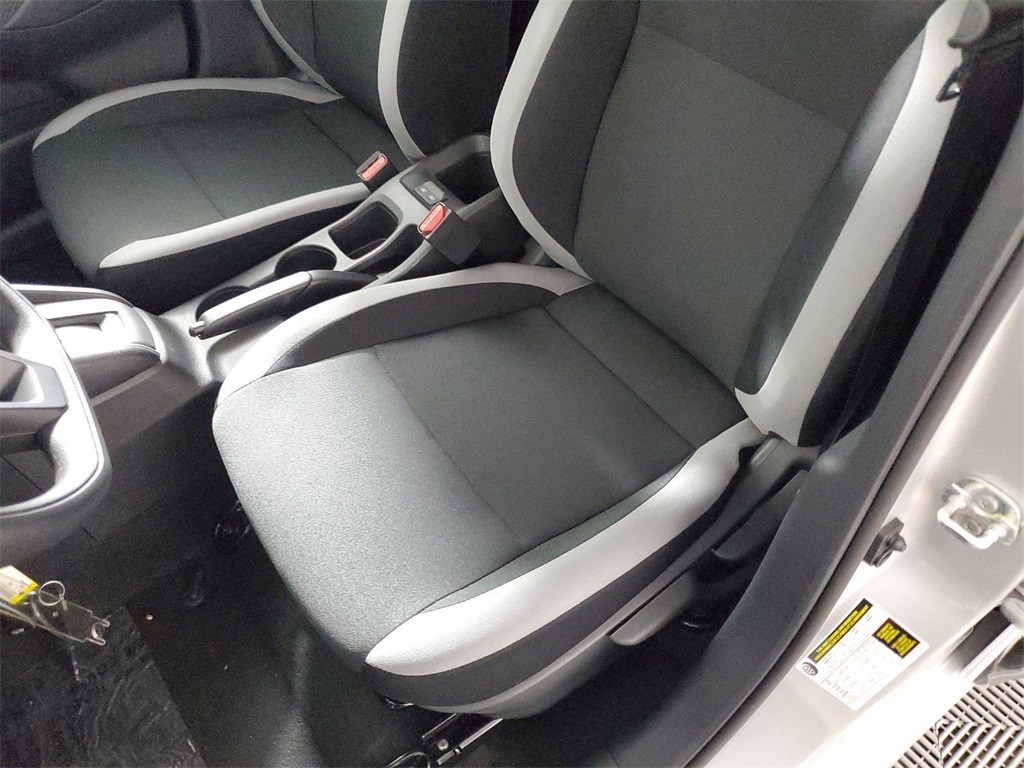 2025 Nissan Versa 1.6 S photo 17