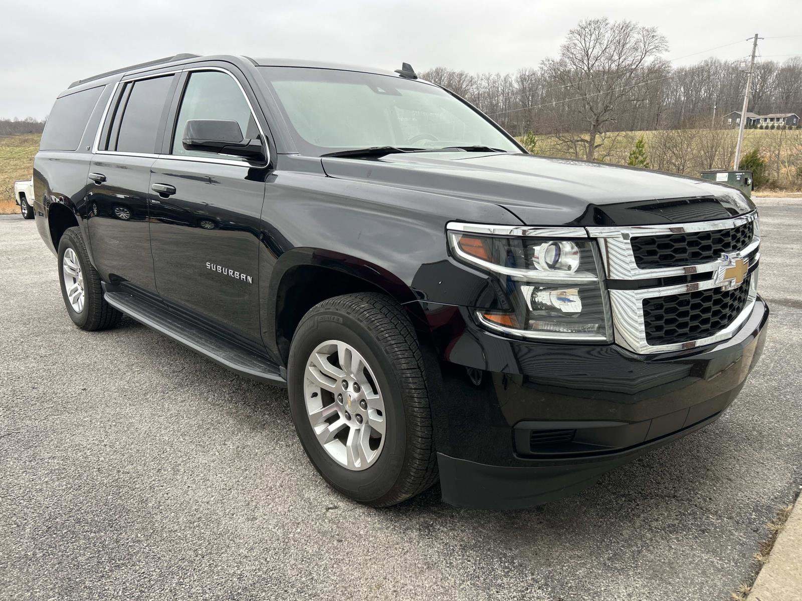 2016 Chevrolet Suburban LT's photo