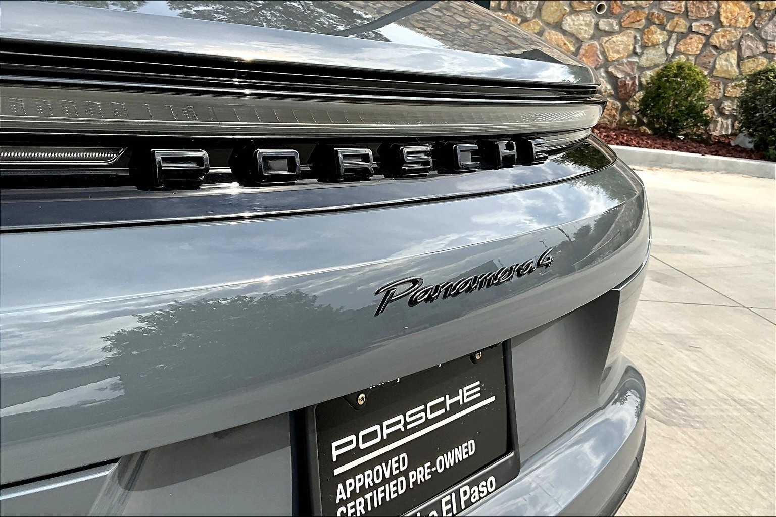 2025 Porsche Panamera 4 photo 22