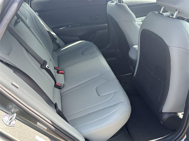 2025 Hyundai Elantra Hybrid Limited photo 13