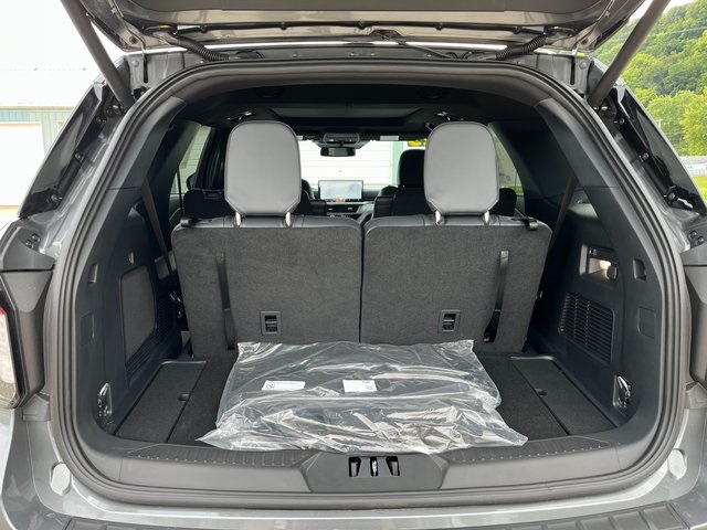 2025 Ford Explorer ST-Line photo 9