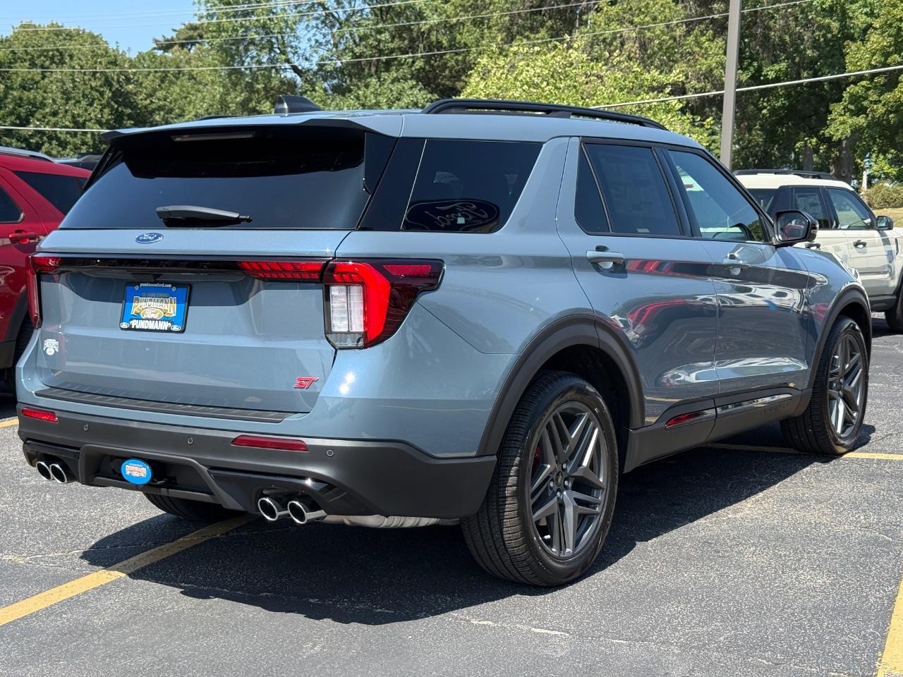 2025 Ford Explorer ST photo 3
