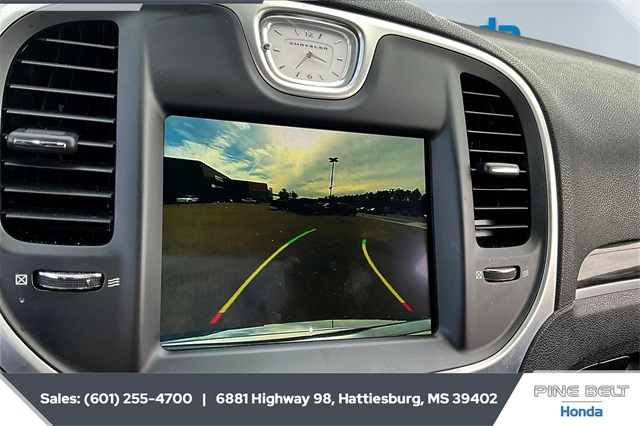 2022 Chrysler 300 Touring photo 14