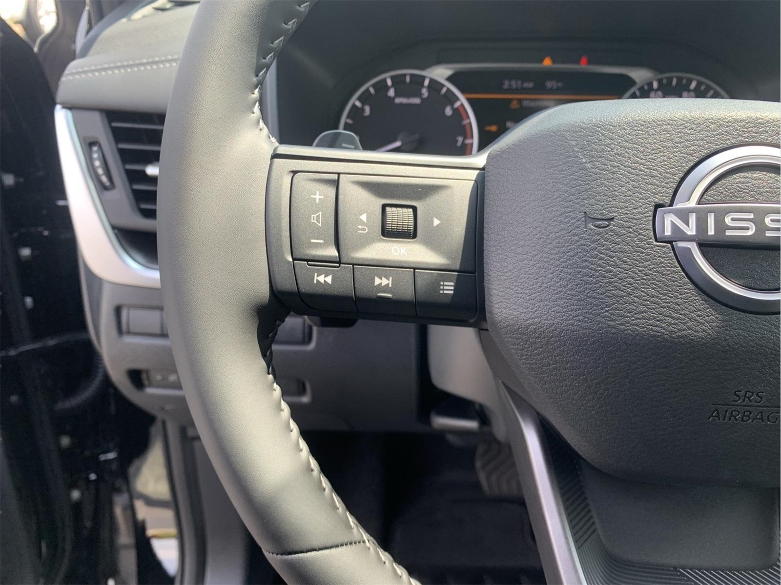 2026 Nissan Rogue SV photo 14