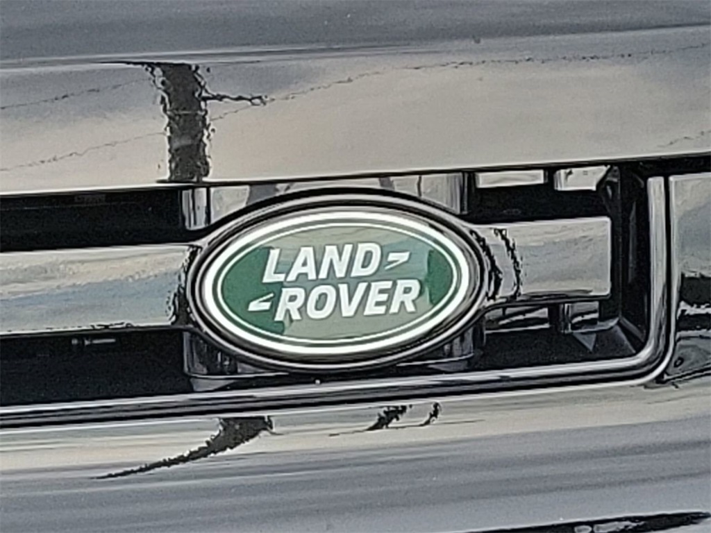 2025 Land Rover Defender 90 S photo 9
