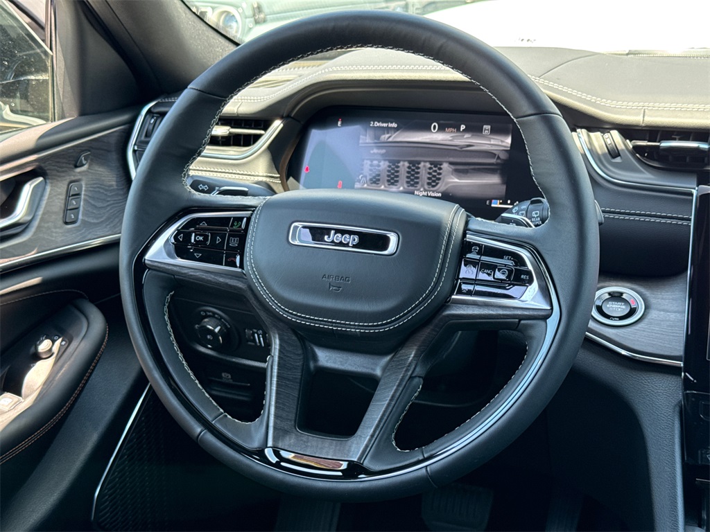 2025 Jeep Grand Cherokee Overland photo 24