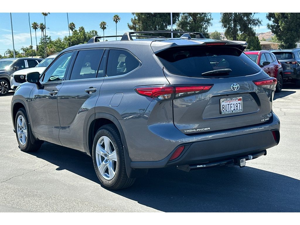 2021 Toyota Highlander LE photo 3