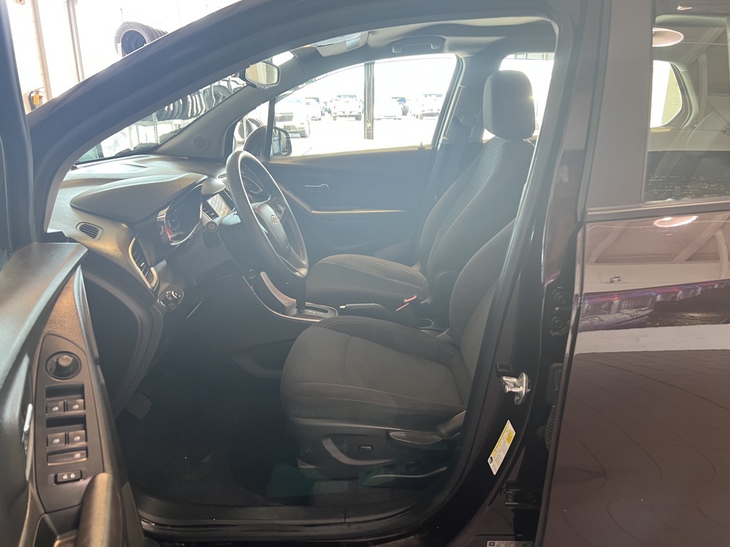 2020 Chevrolet Trax LS photo 14