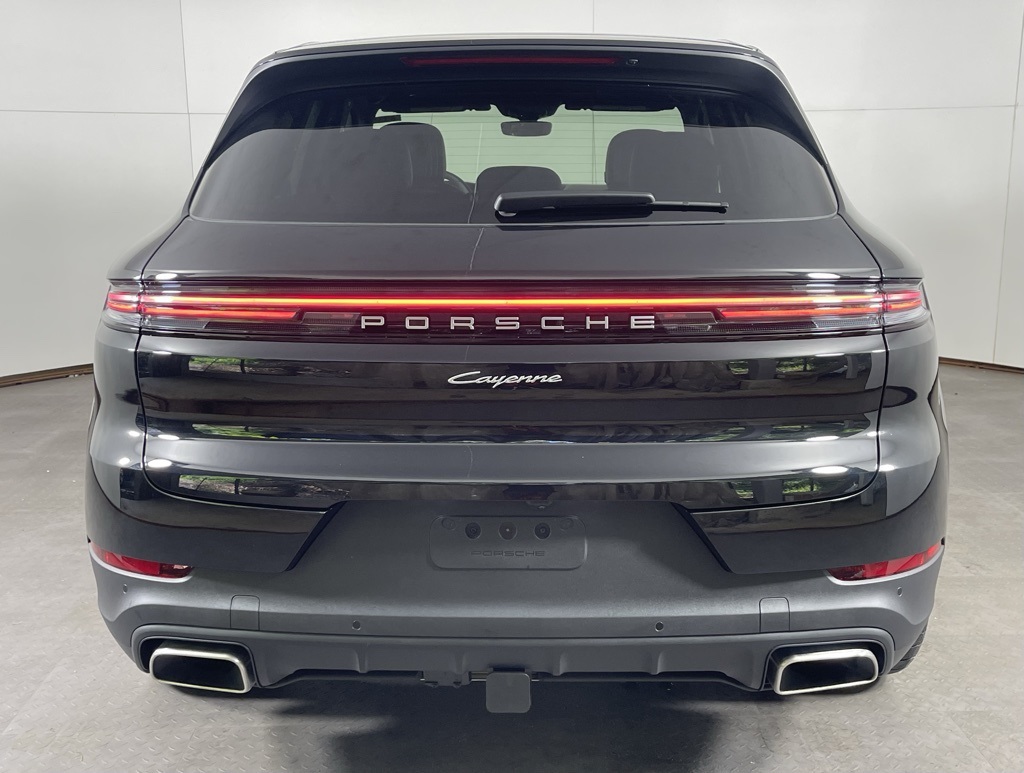 2025 Porsche Cayenne photo 6
