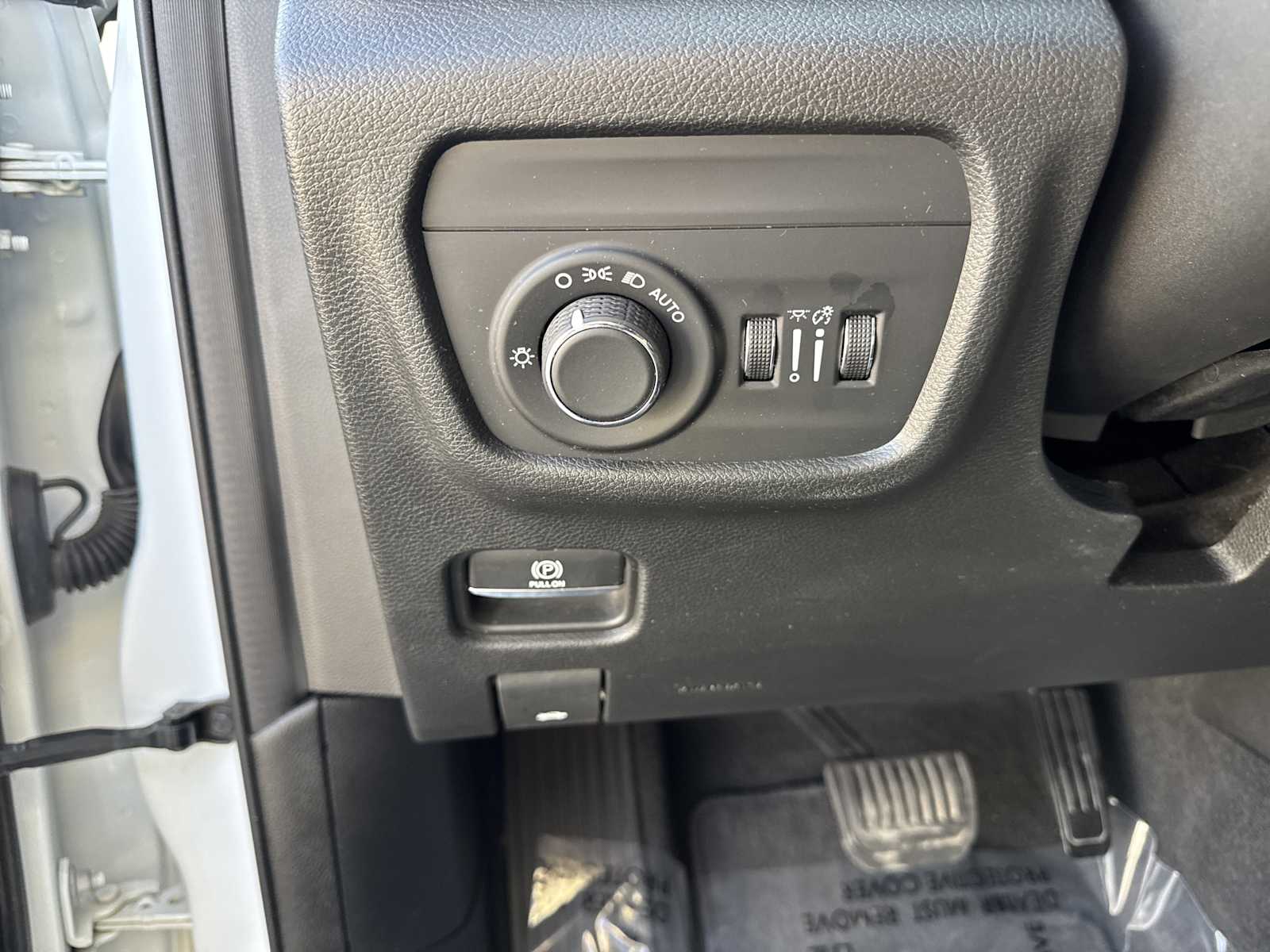 2022 Jeep Grand Cherokee Laredo photo 13