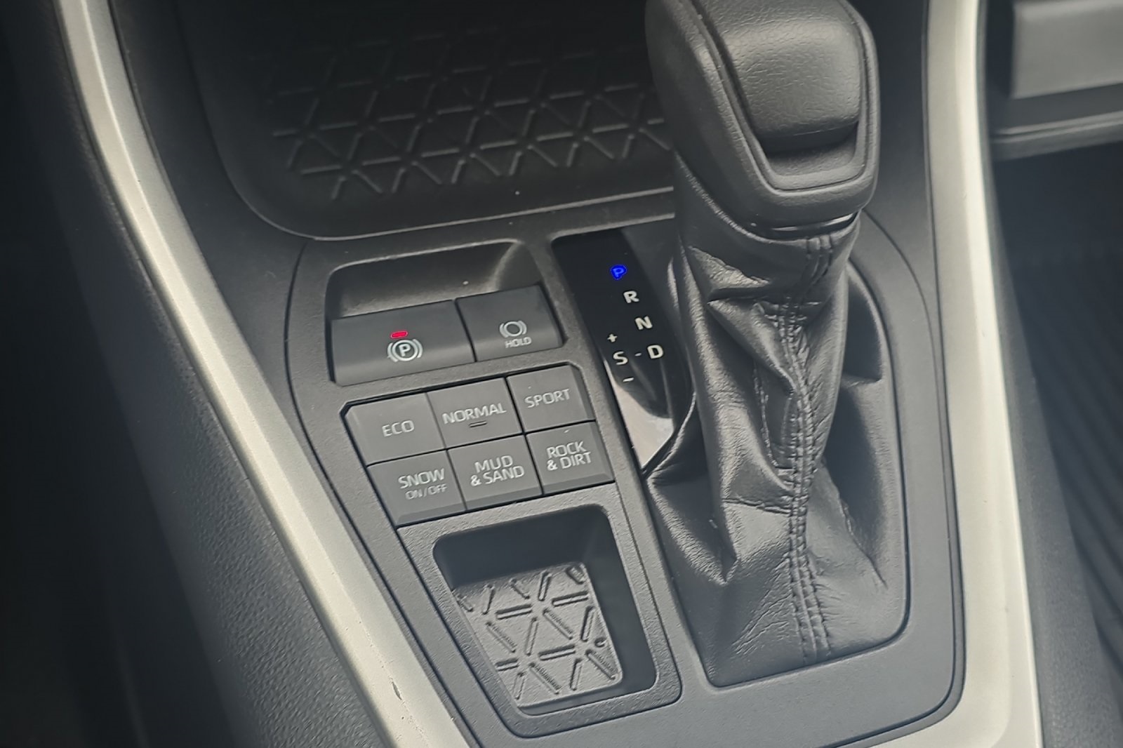 2023 Toyota RAV4 XLE photo 17