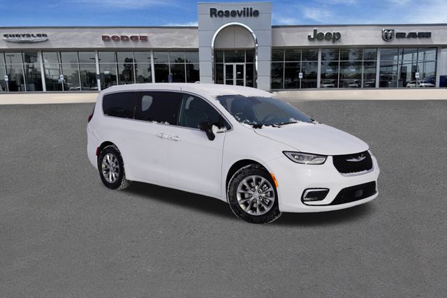 2026 Chrysler Pacifica Limited's photo