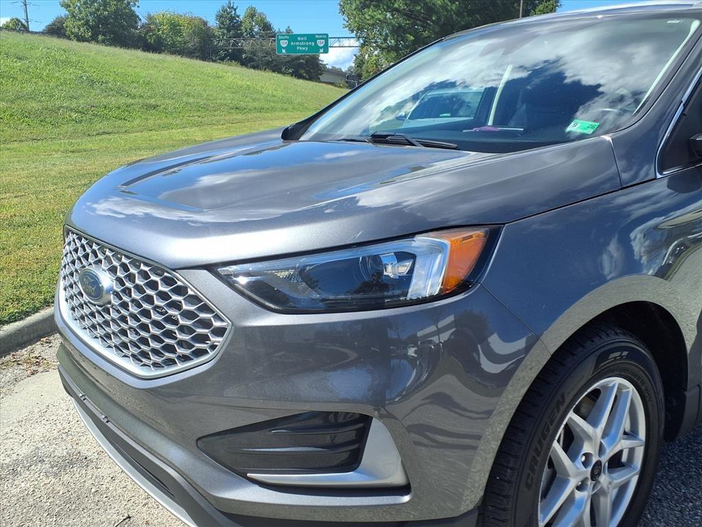 2023 Ford Edge SEL photo 3