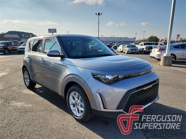 2025 Kia Soul LX's photo