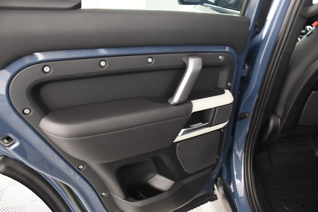2022 Land Rover Defender 110 X-Dynamic HSE photo 25