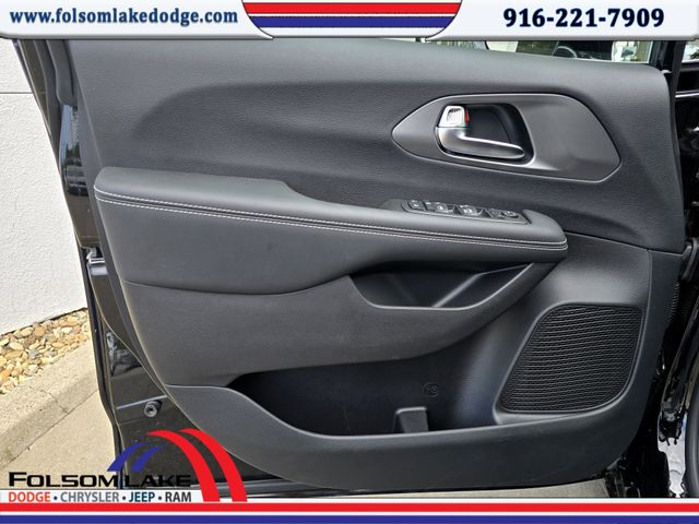 2025 Chrysler Voyager LX photo 16