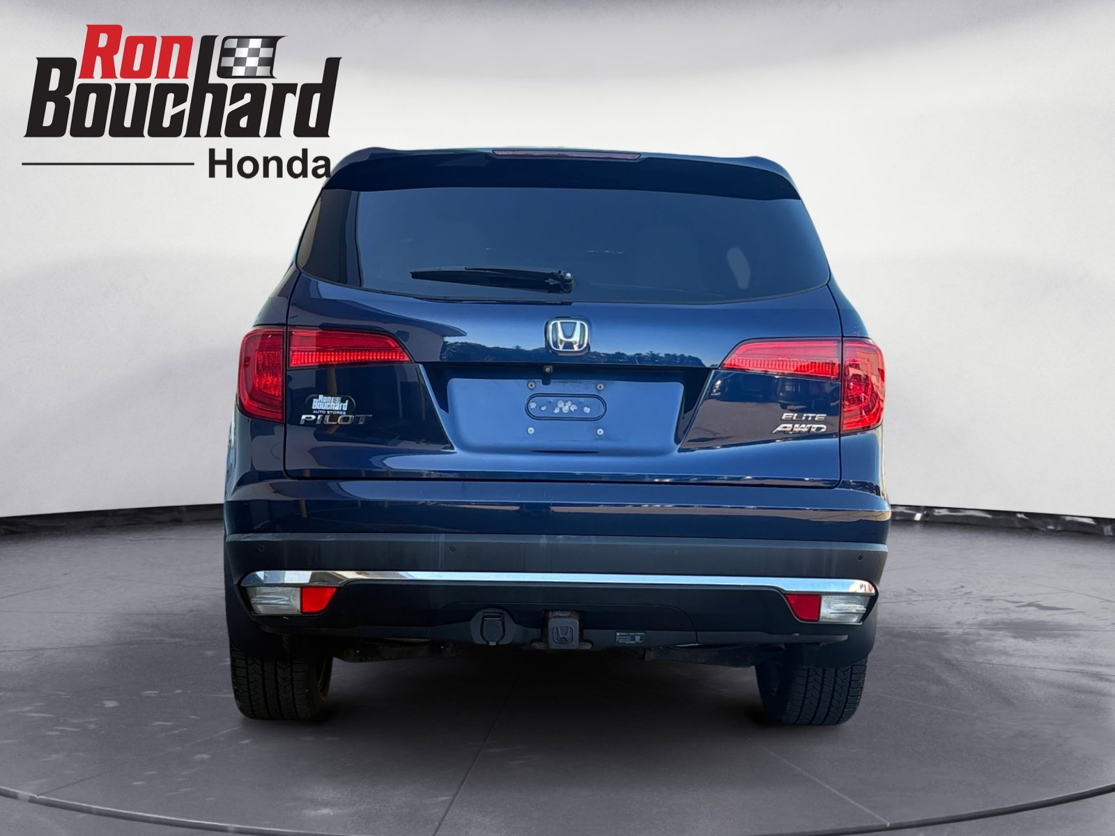 2016 Honda Pilot Elite photo 3