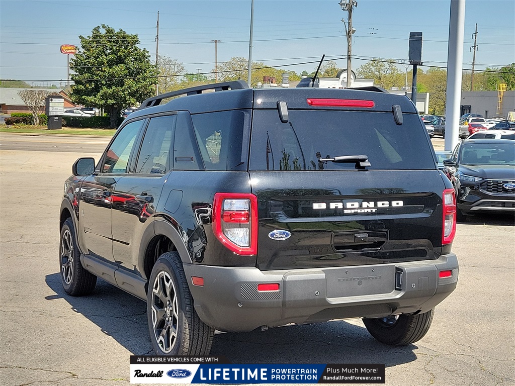 2025 Ford Bronco Sport Outer Banks photo 4