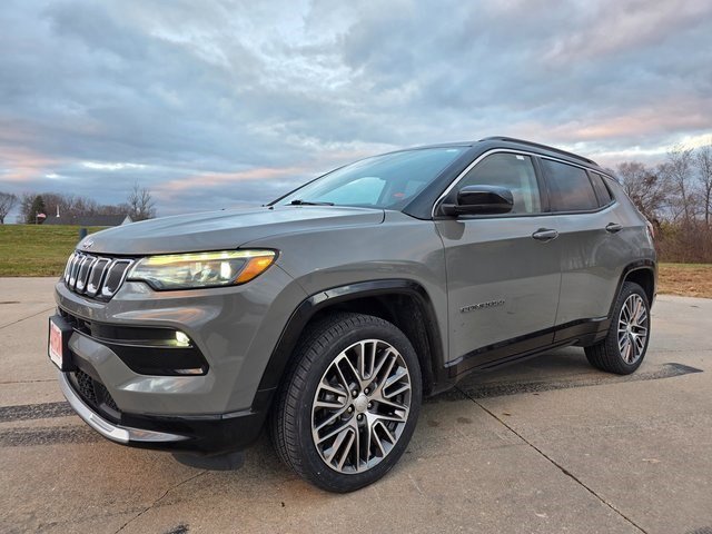 2022 Jeep Compass Limited photo 2