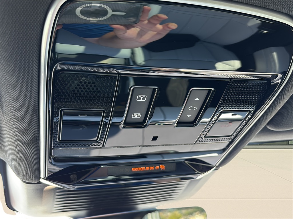 2025 Land Rover Range Rover Sport SE photo 24